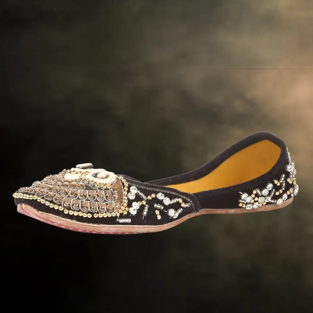 Black Jutti For Women | Beautifully Patterned | Wedding & Festive