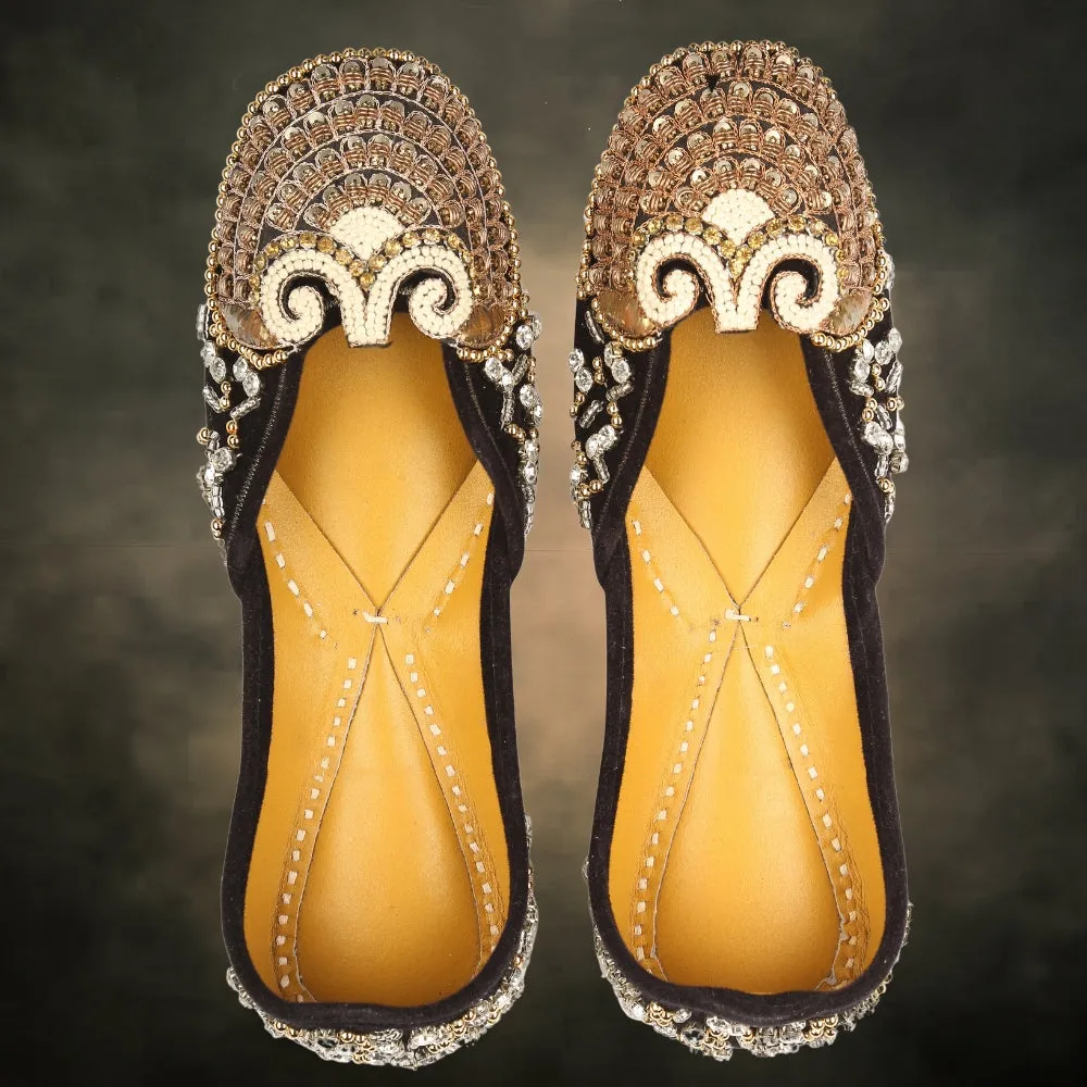 Black Jutti For Women | Beautifully Patterned | Wedding & Festive