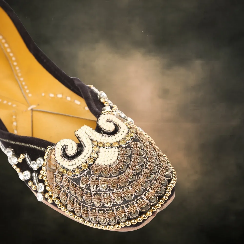 Black Jutti For Women | Beautifully Patterned | Wedding & Festive