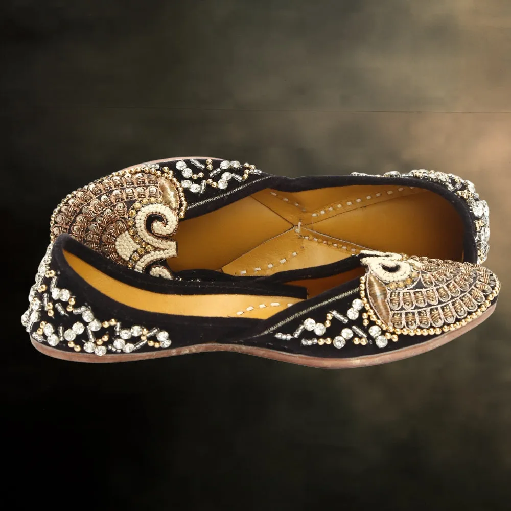 Black Jutti For Women | Beautifully Patterned | Wedding & Festive