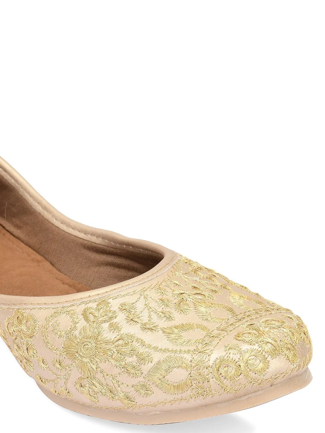 DESI COLOUR Women Embroidered Ethnic Mojaris