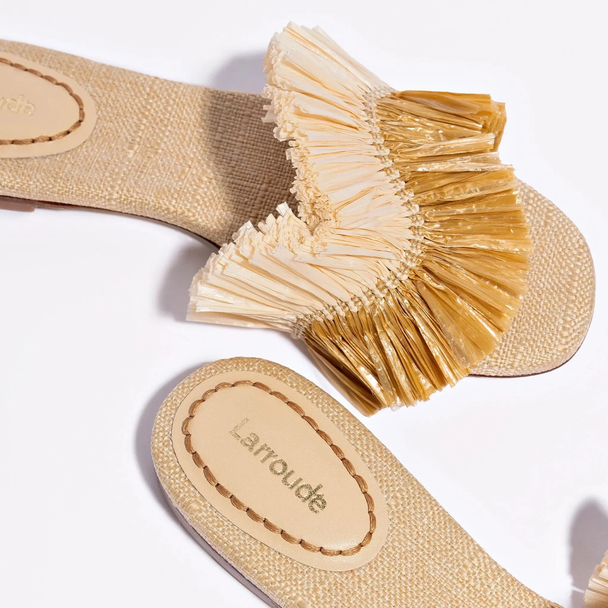 LARROUDE | Ivy Fringe Flat In Beige Raffia
